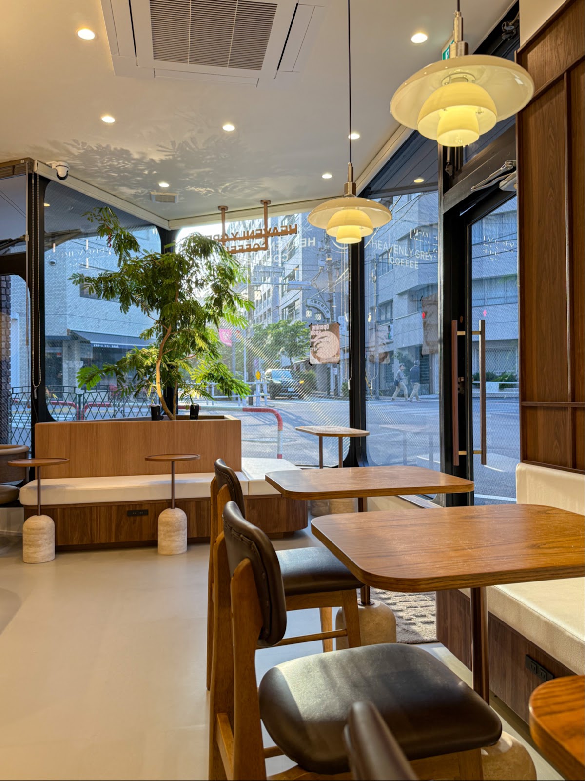 Heavenly Grey Coffee ヘブンリーグレーコーヒー interior