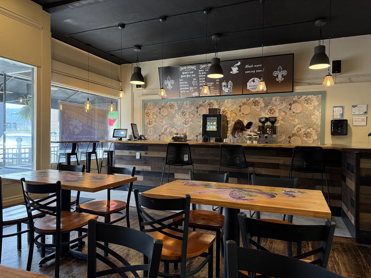 Rocky Mountain Beignets interior