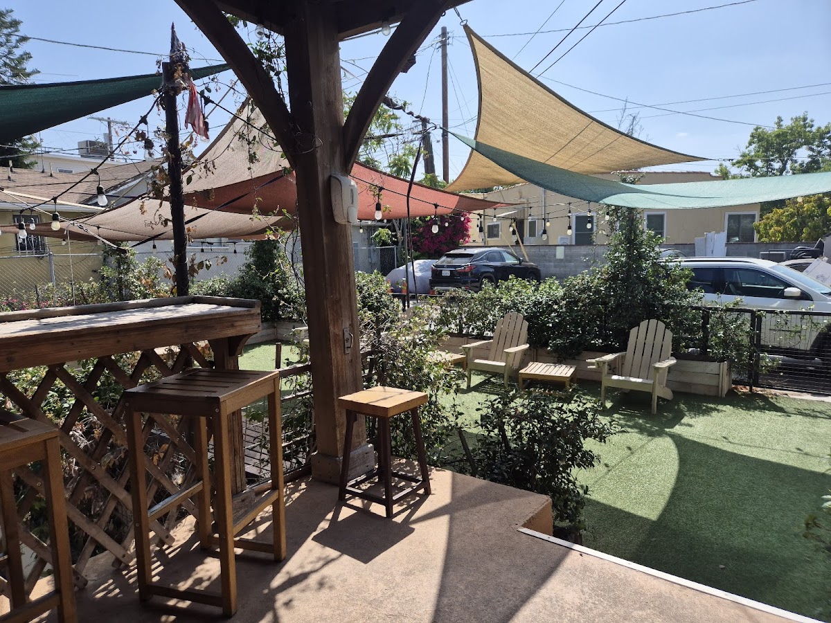 Muddy Paw Coffee & Park Eagle Rock interior