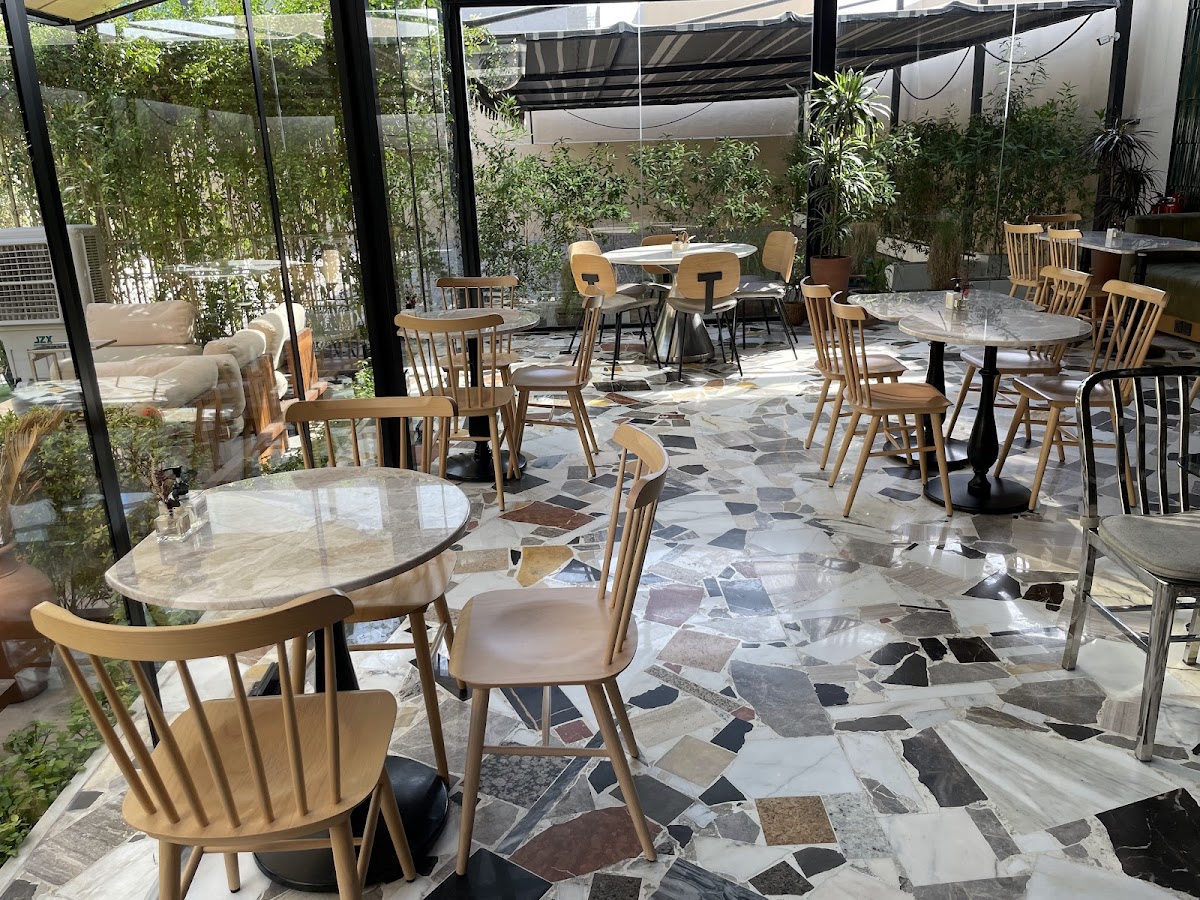 Cafe Villa 515 interior