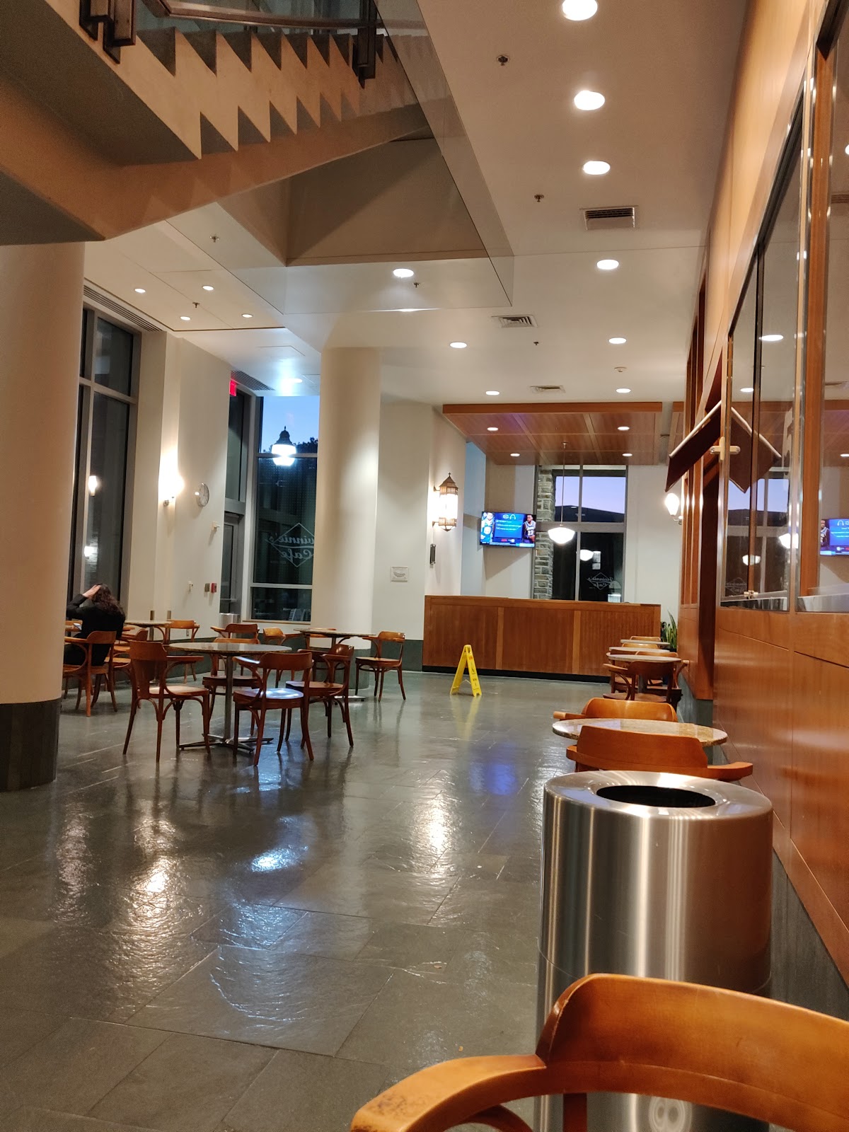 Twinnie's interior