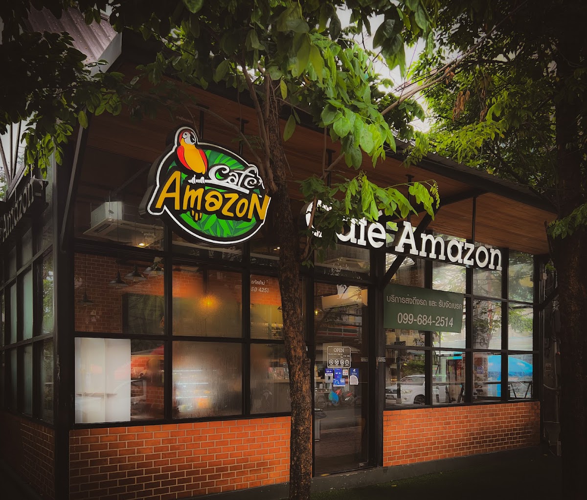 Cafe Amazon interior