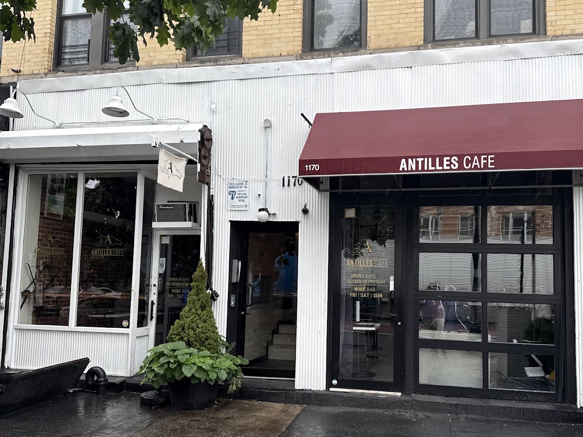 Antilles Cafe interior