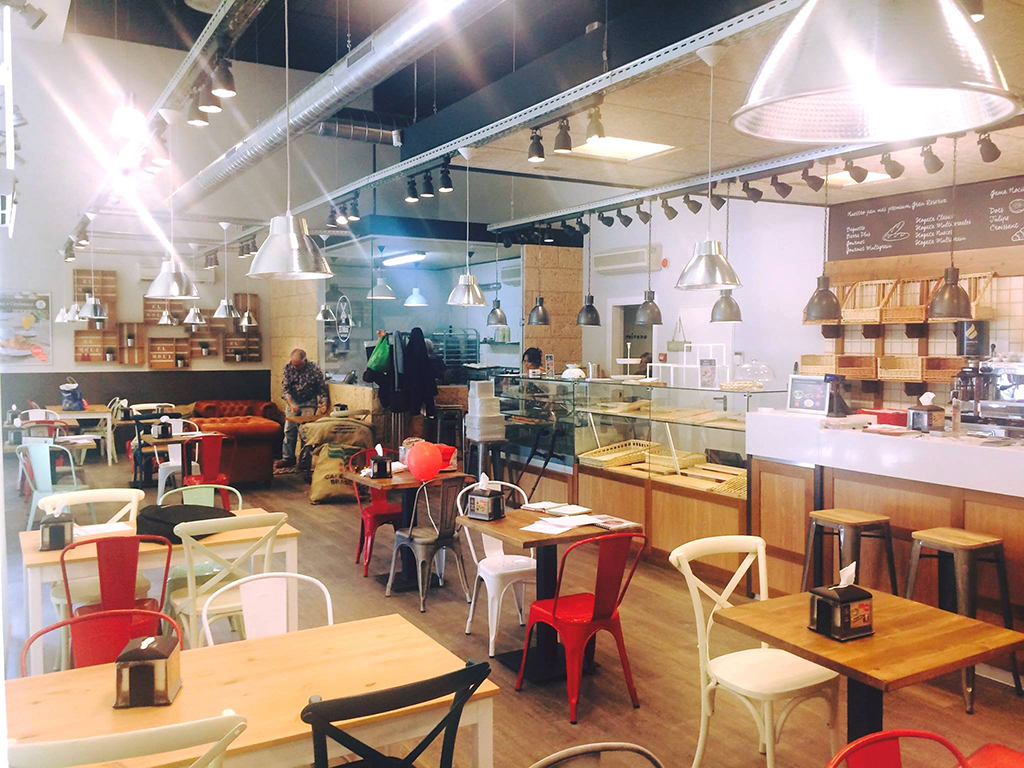 El Molí Pan y Café interior