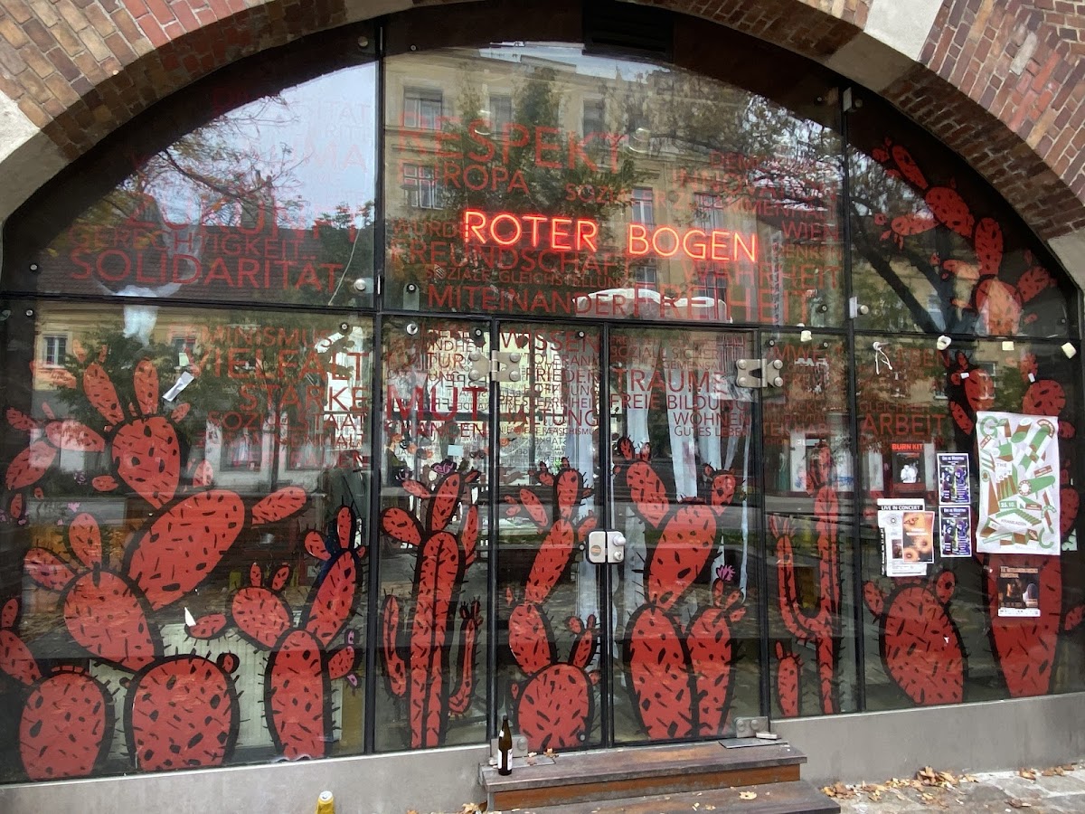 Roter Bogen interior