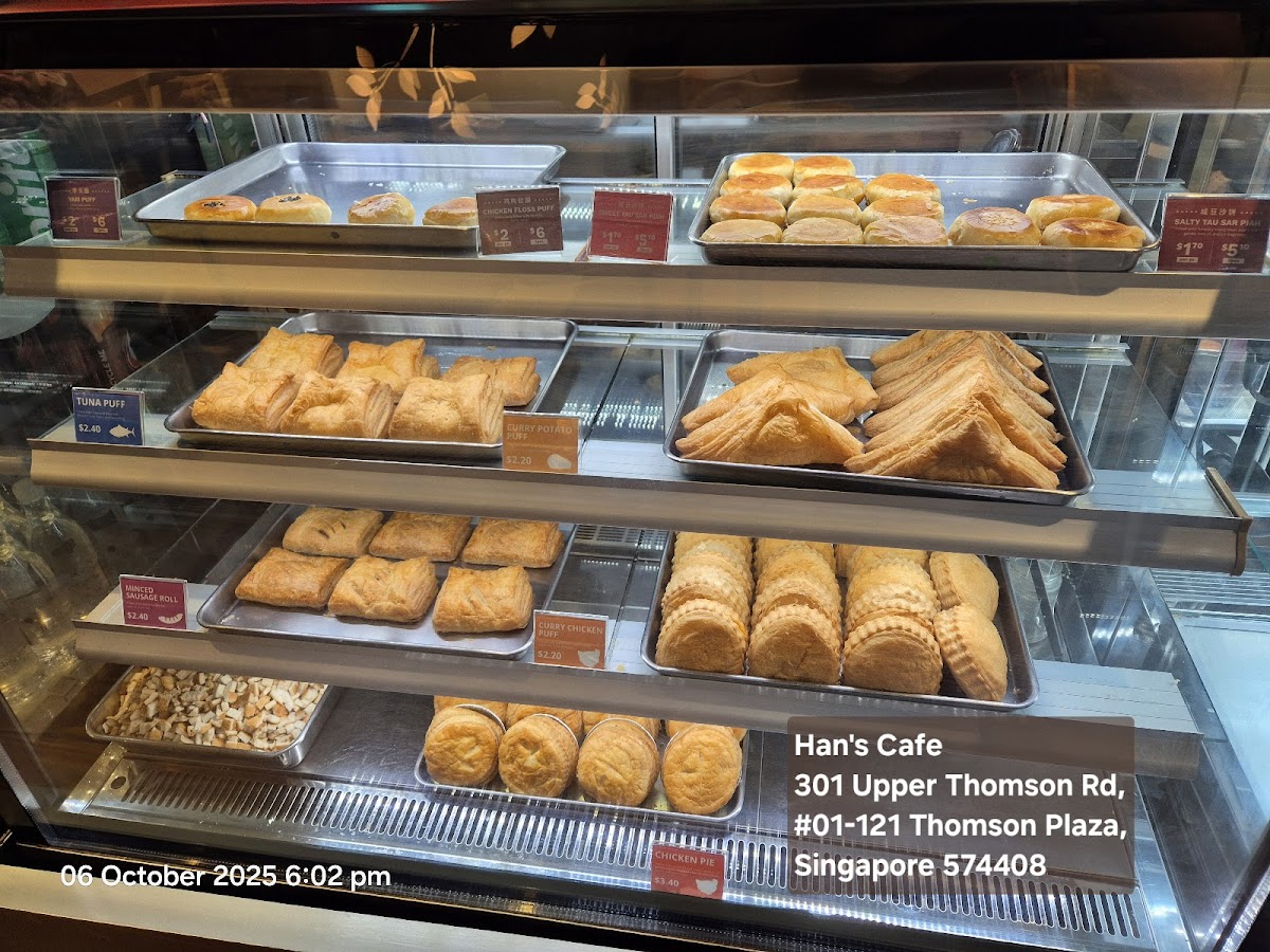 Han's Cafe interior
