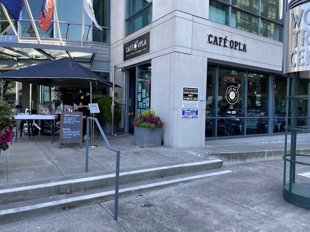 Cafe Opla interior