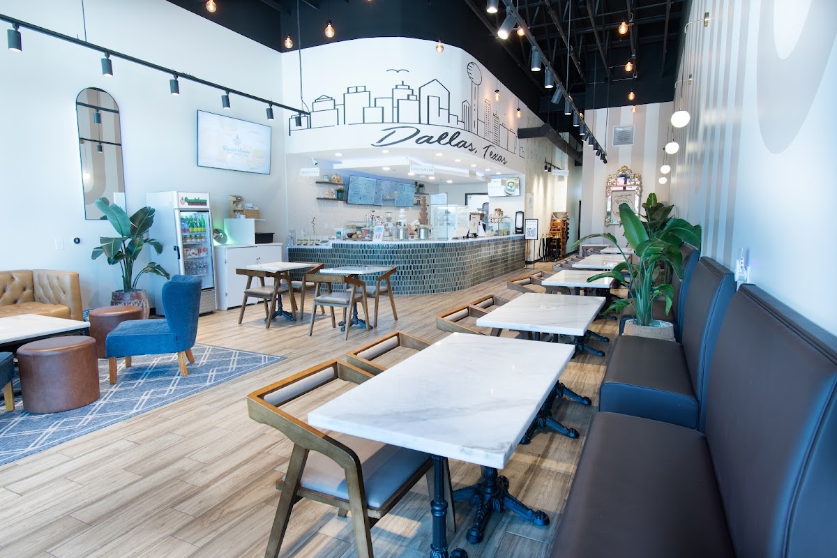 Dessert Avenue interior