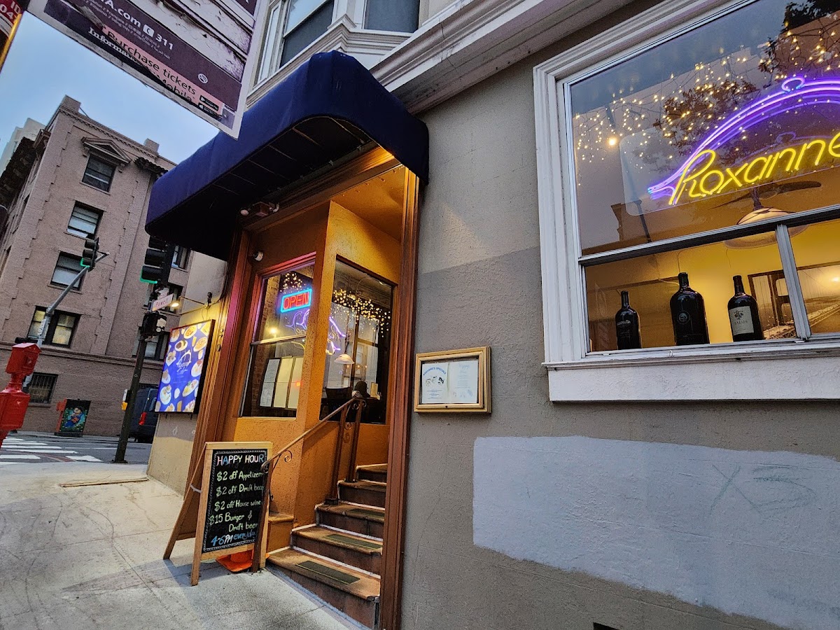 Roxanne Cafe interior