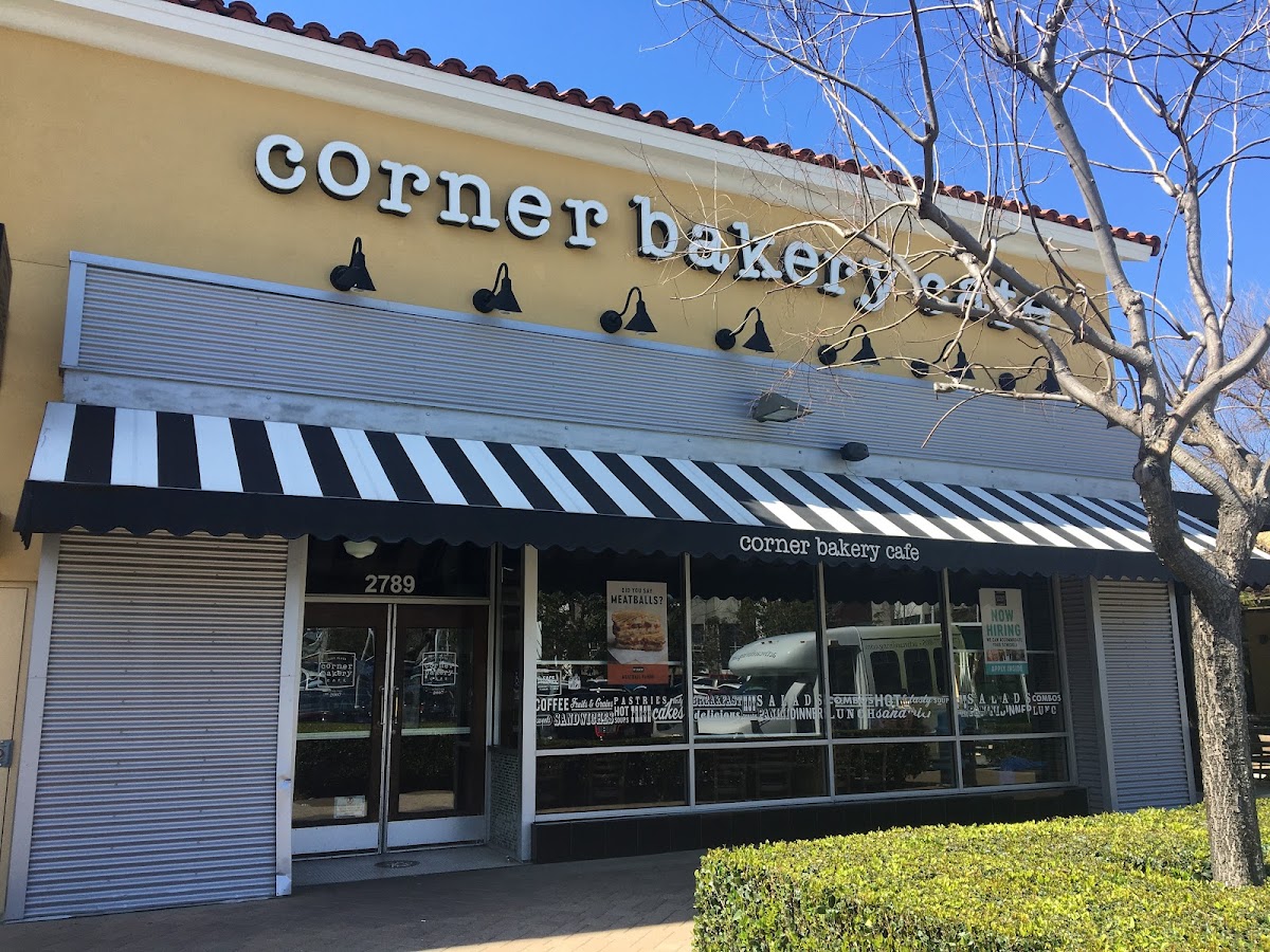 Corner Bakery Cafe interior