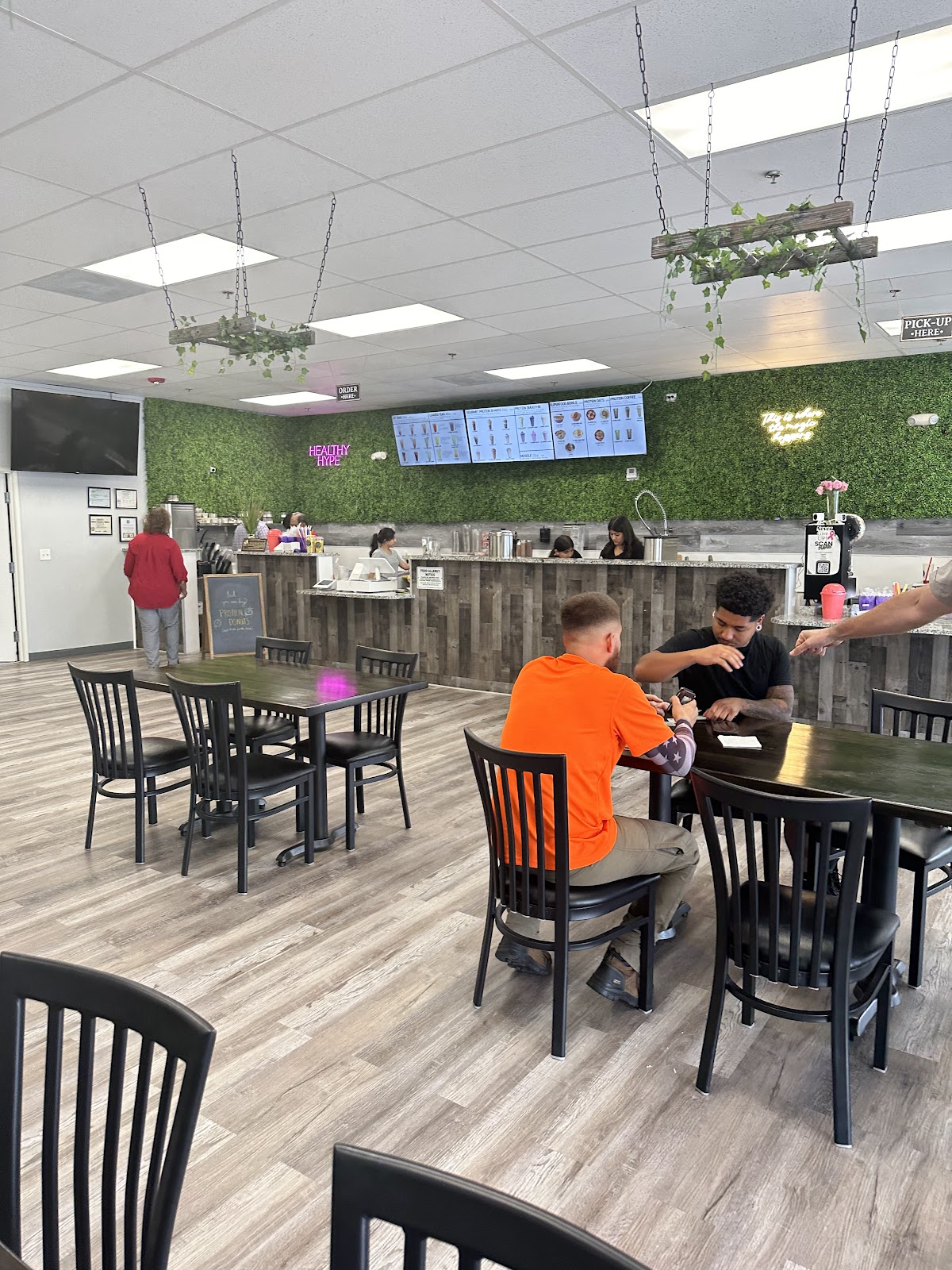 Fuel Up Energy Cafe - Smoothies & Açaí Bowl interior