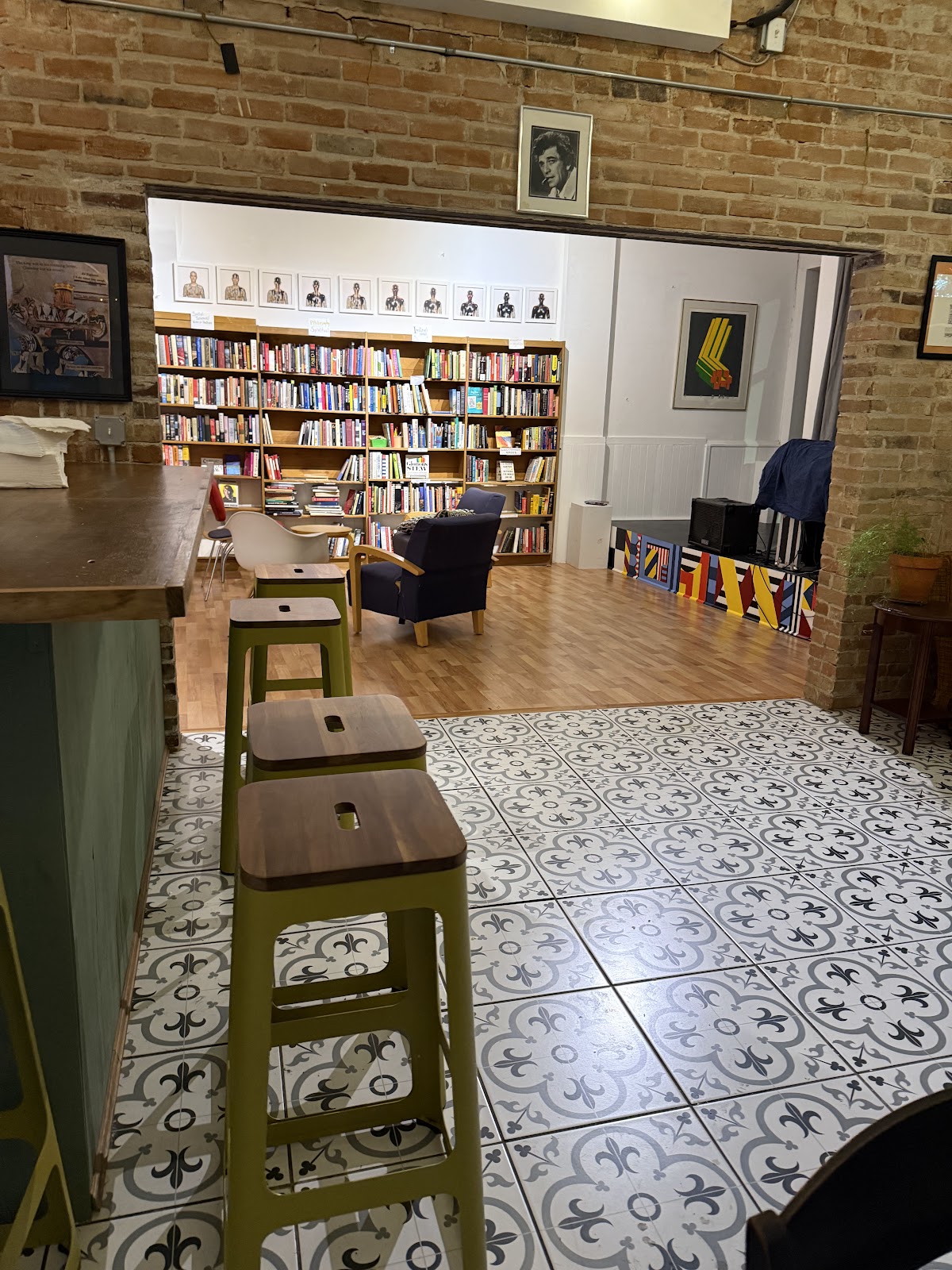 SWELL Art Cafe interior