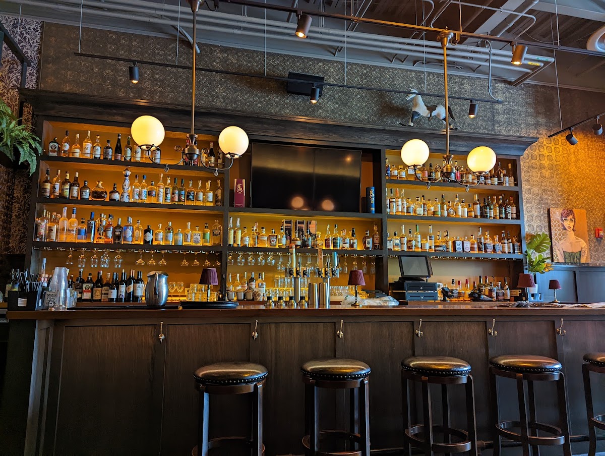 Lulu's interior
