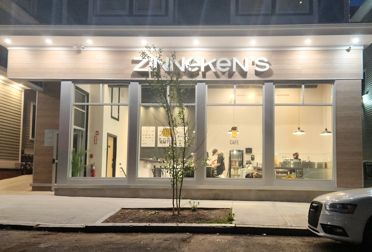 Zinneken's Belgian Waffles and Cafe interior