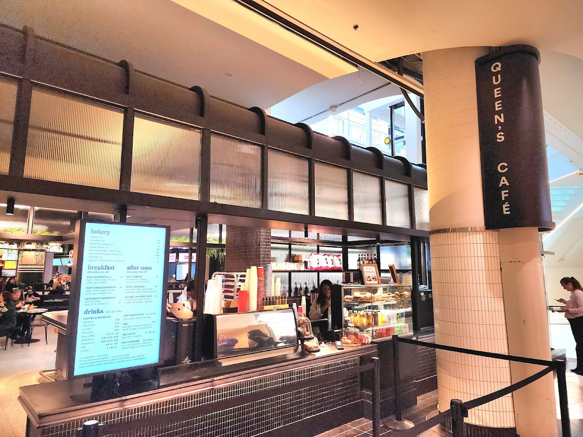 Queen's Cafe interior