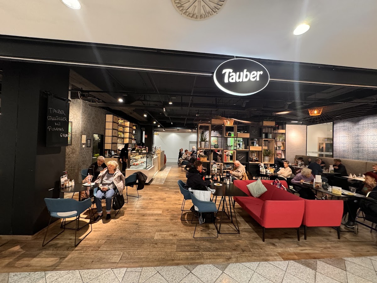 Tauber Café Zentrum Simmering interior