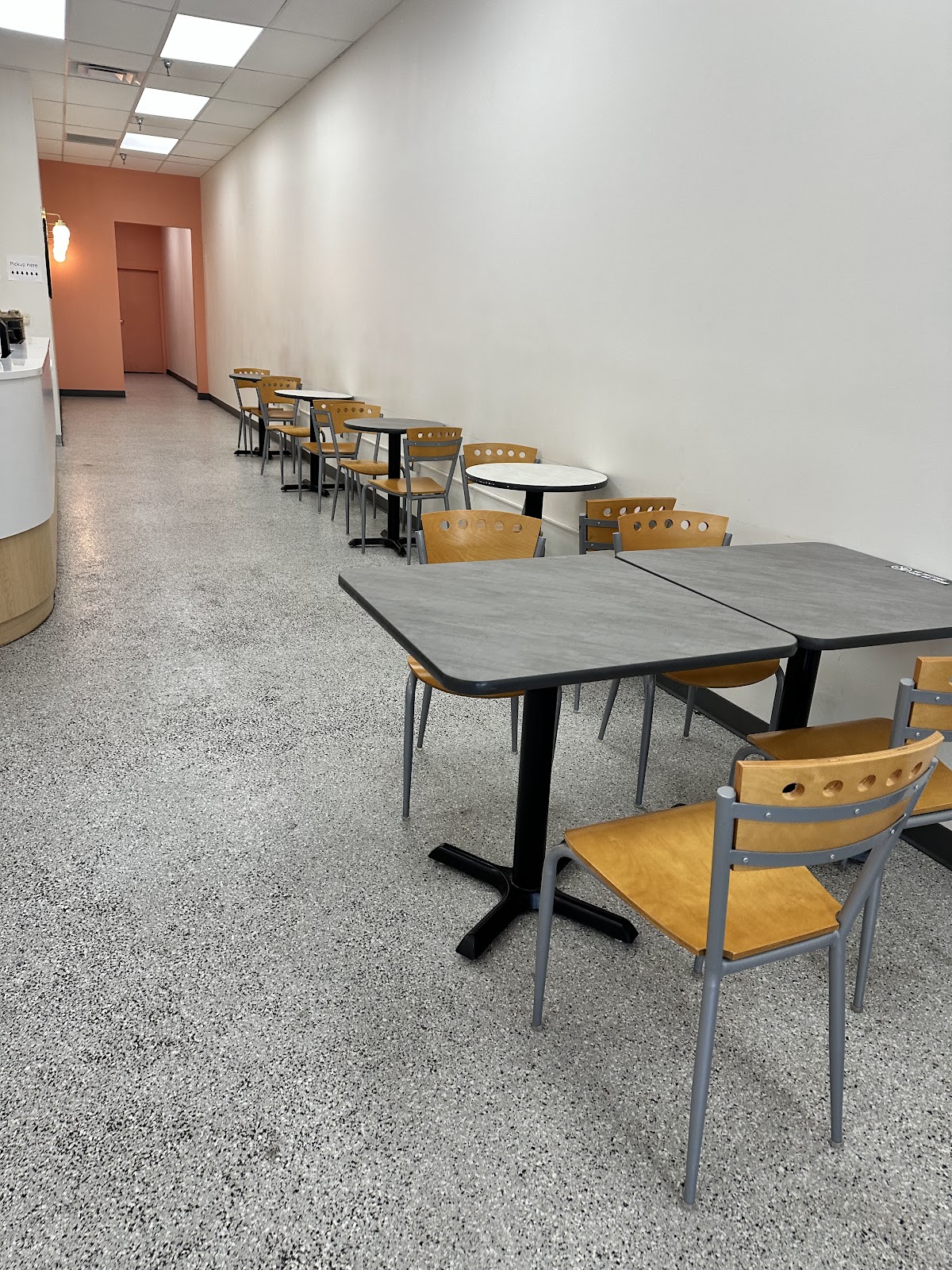 CoCo Fresh Tea and Juice interior