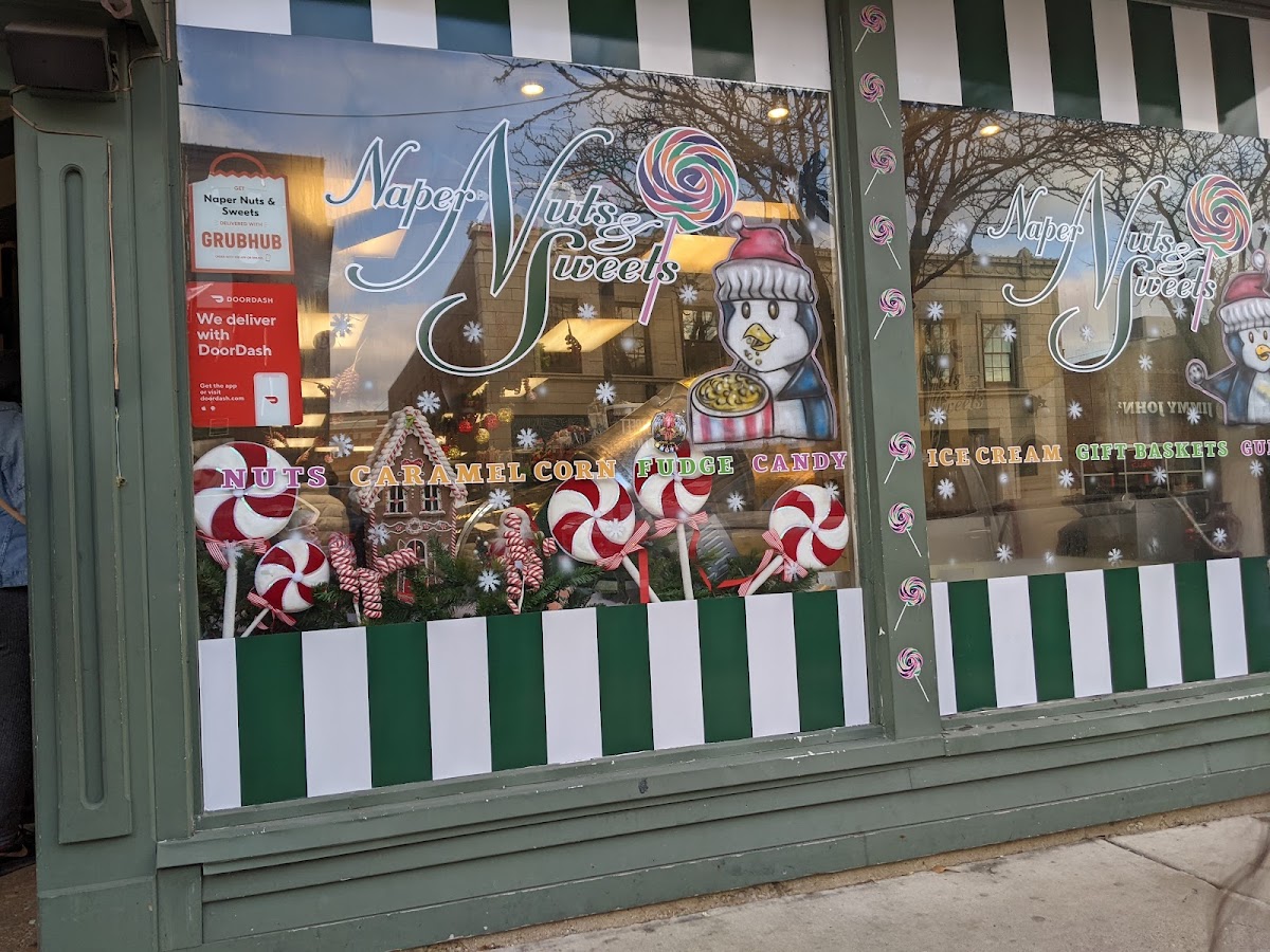 Naper Nuts & Sweets interior