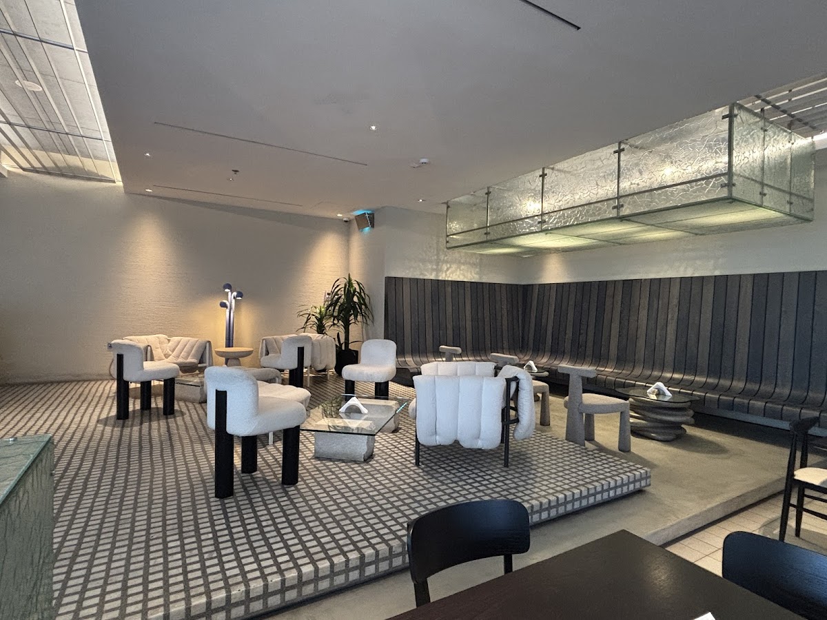 The Lazy Guy interior