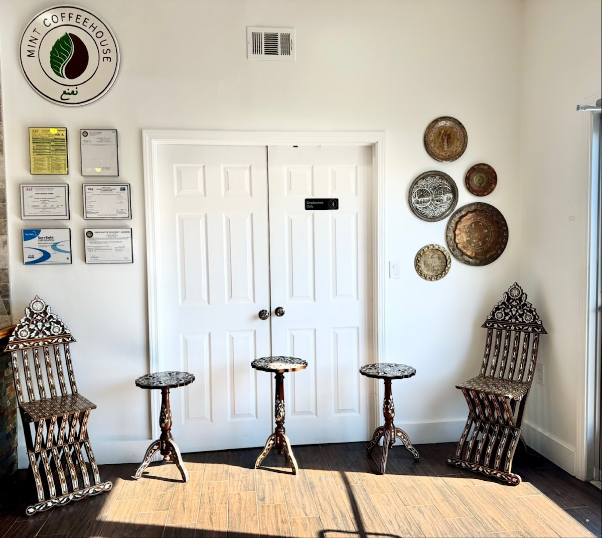 Mint Coffeehouse نعنع interior
