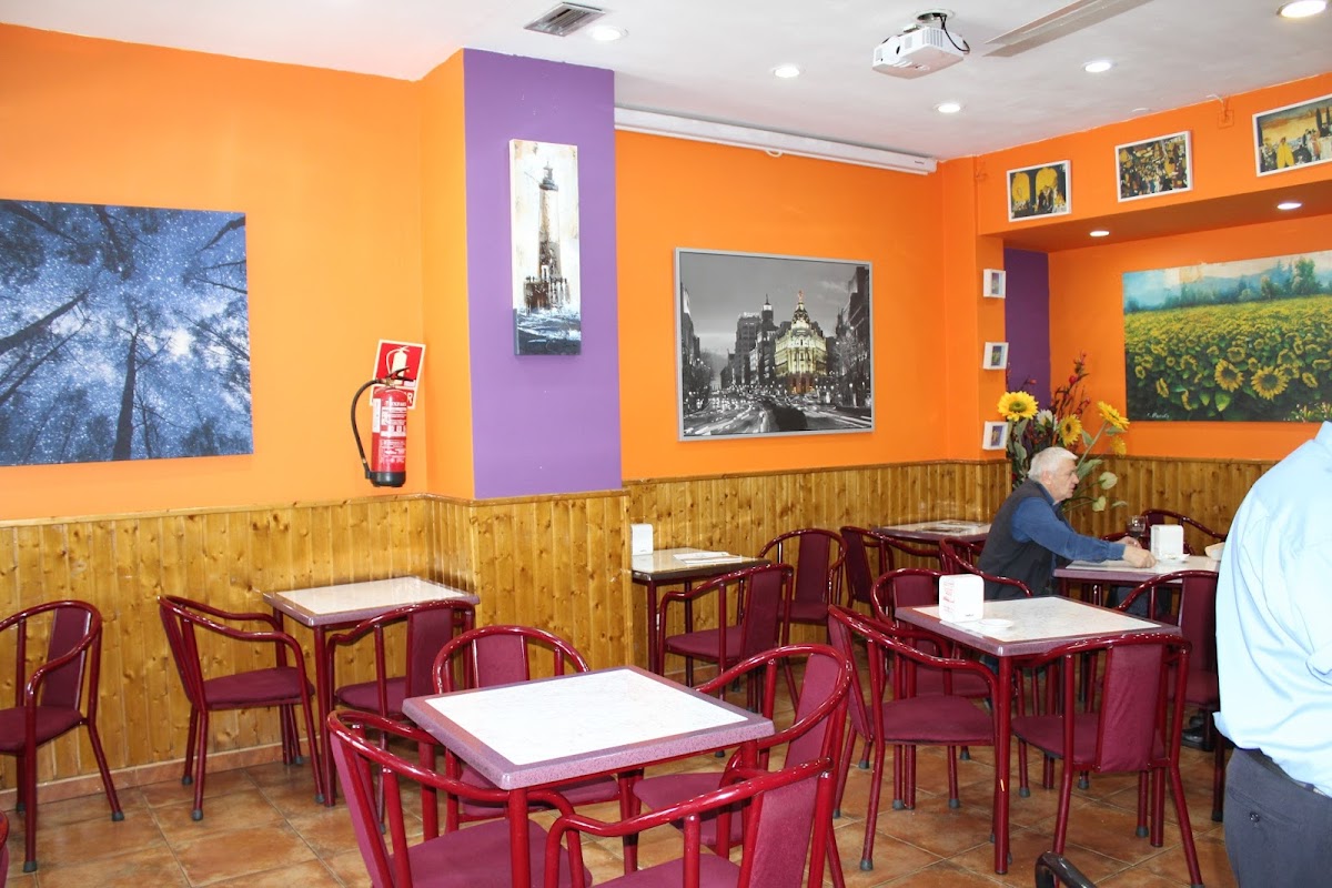 Cafetería Montes interior
