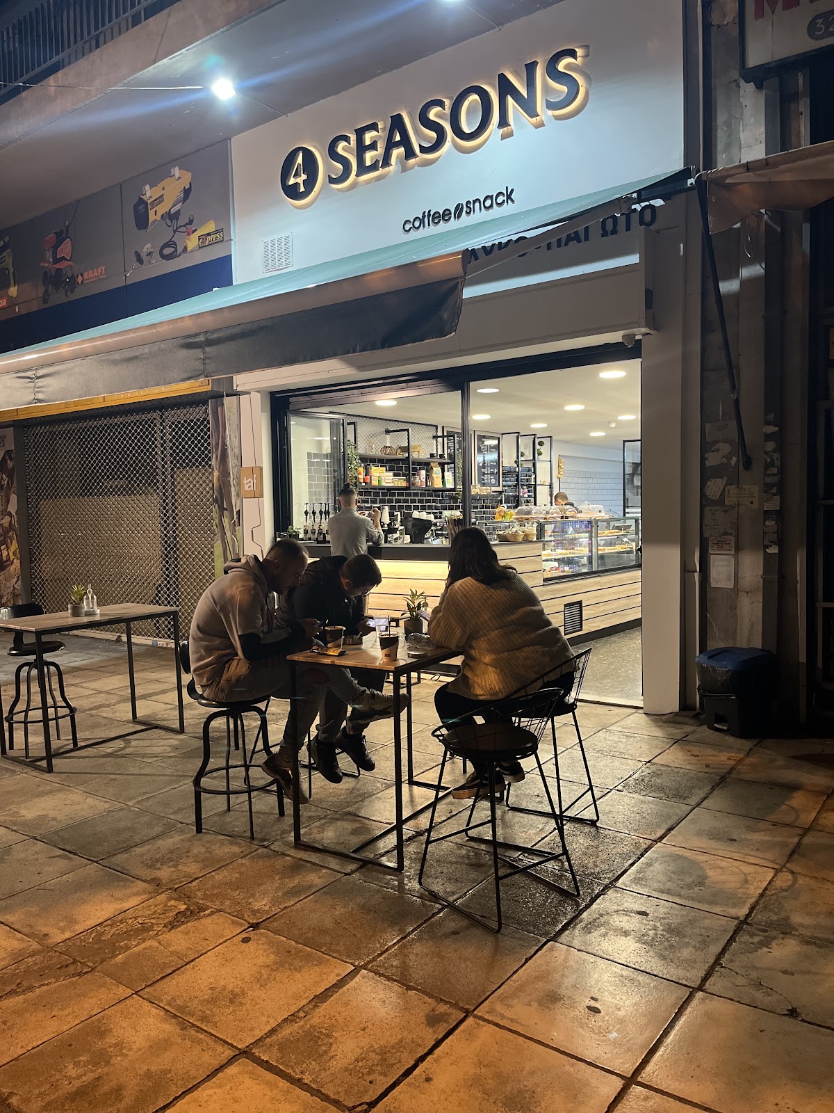 4 Seasons Coffee and More interior