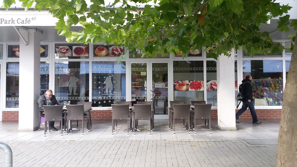Park Café 67 interior