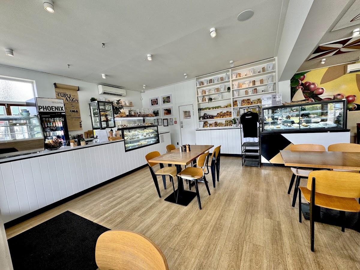 Tupu'anga Coffee interior