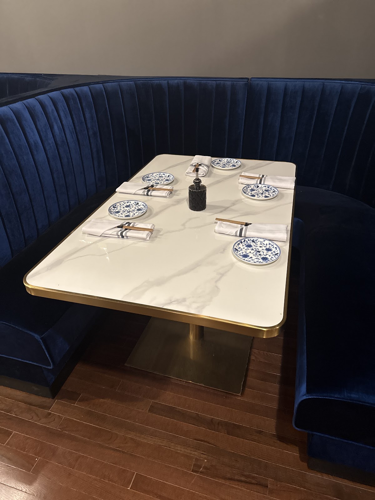 Akeno Sushi Bar@ Old Town interior