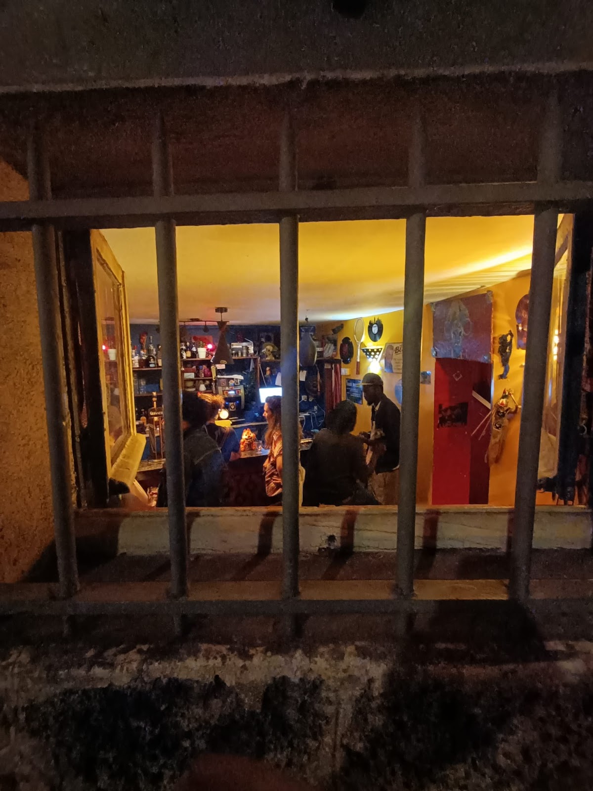 Café Mama Kin interior