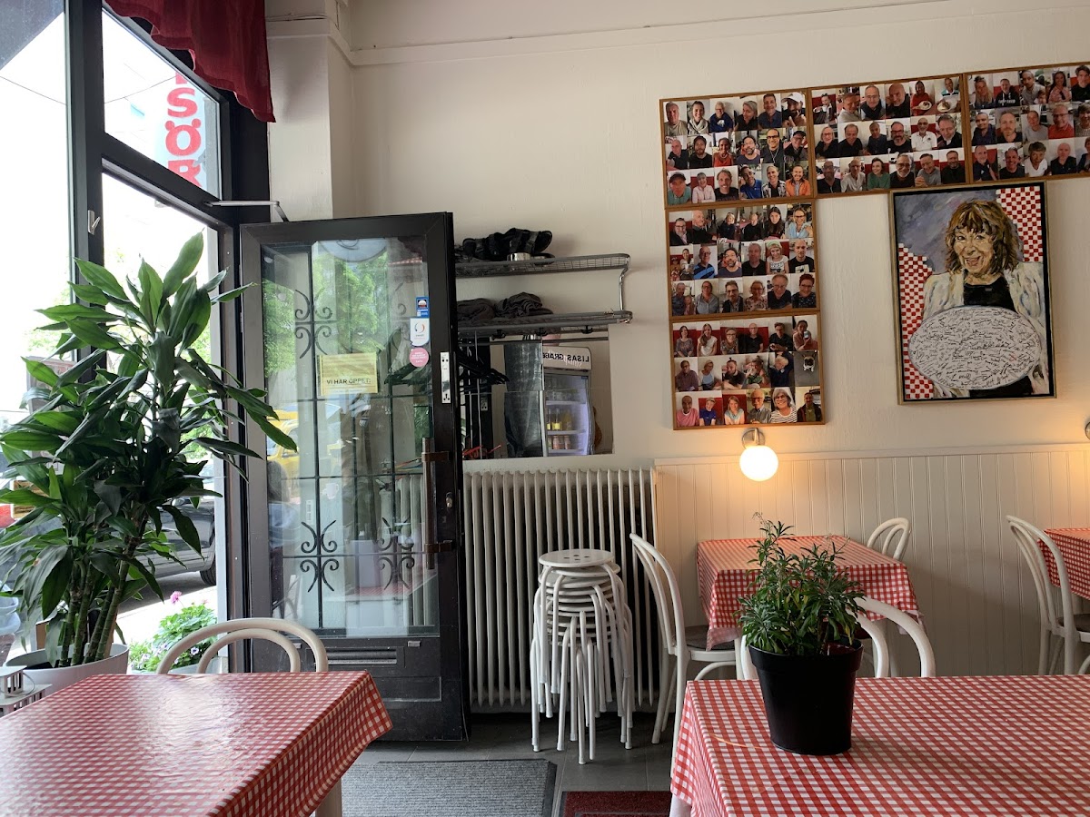 Lisas Grabb Cafe and Hembageri interior
