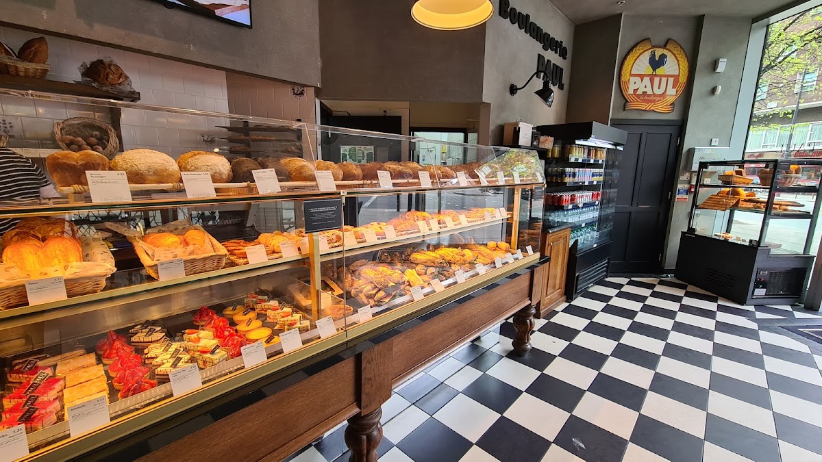 Paul boulangerie interior
