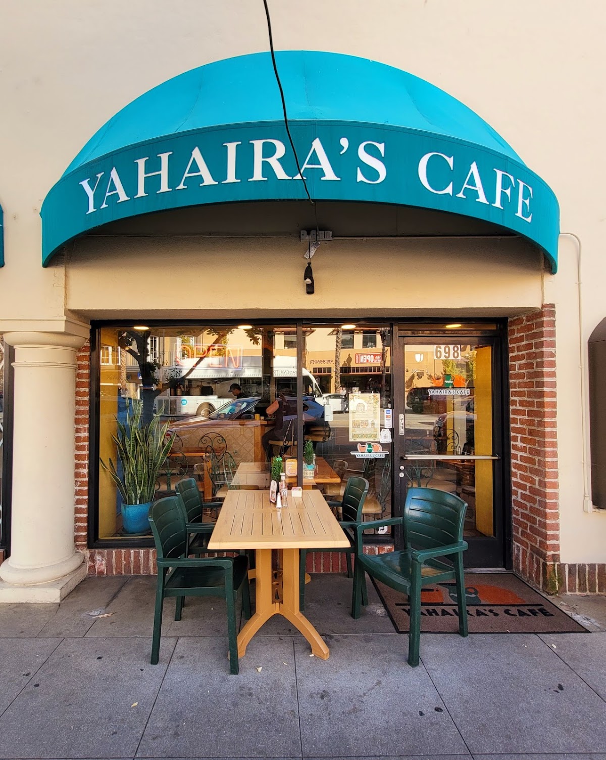 Yahaira's Cafe interior