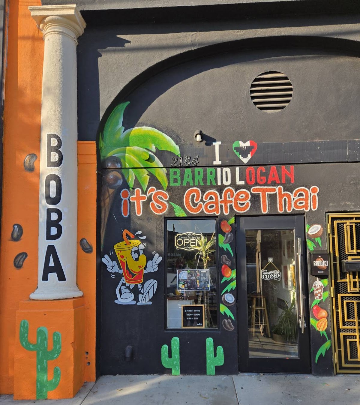 Its Cafe Thai interior