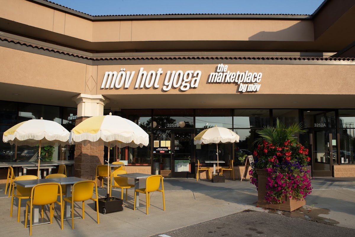 MÖV Marketplace Cafe interior