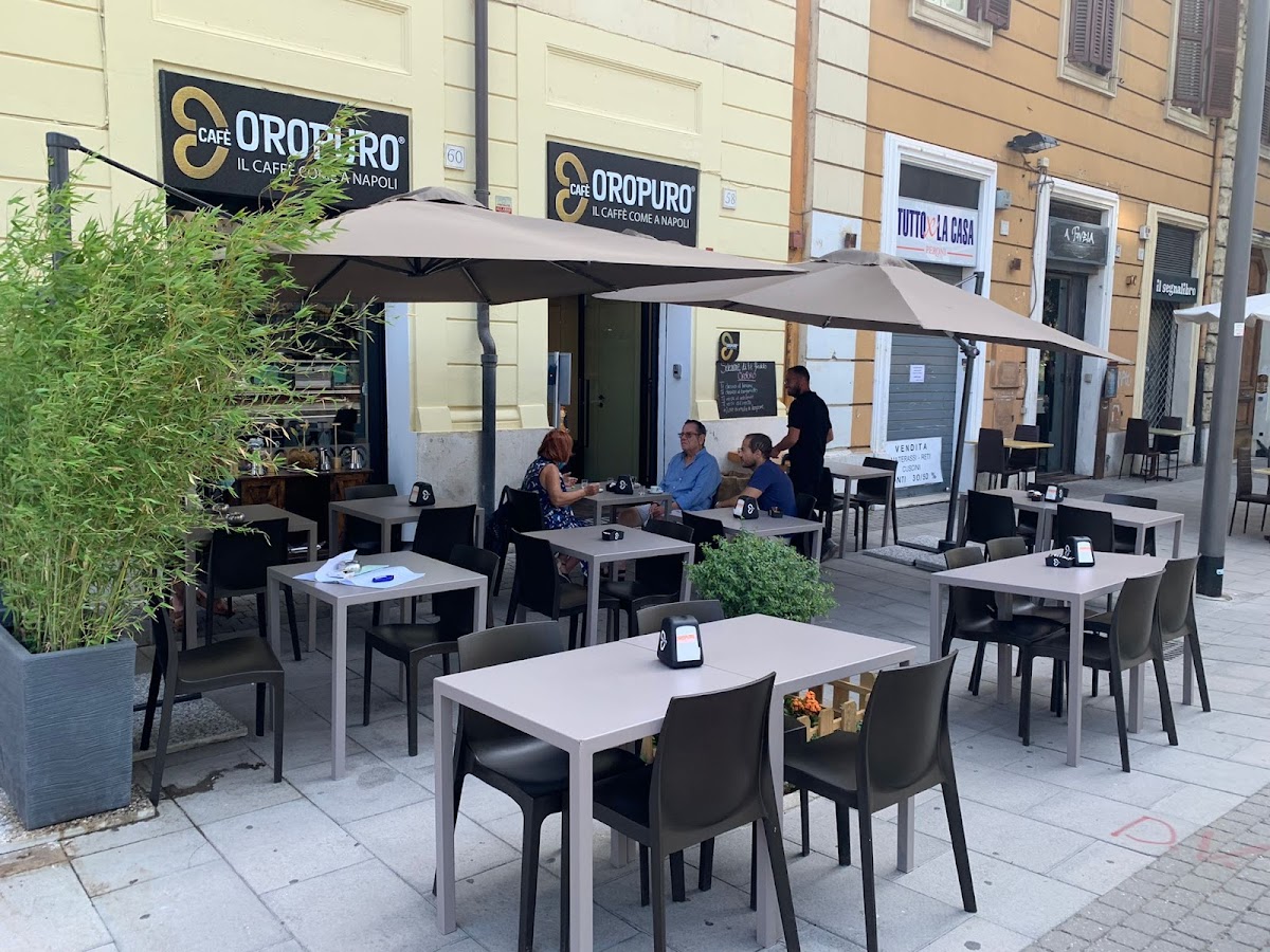 Oropuro Cafe interior