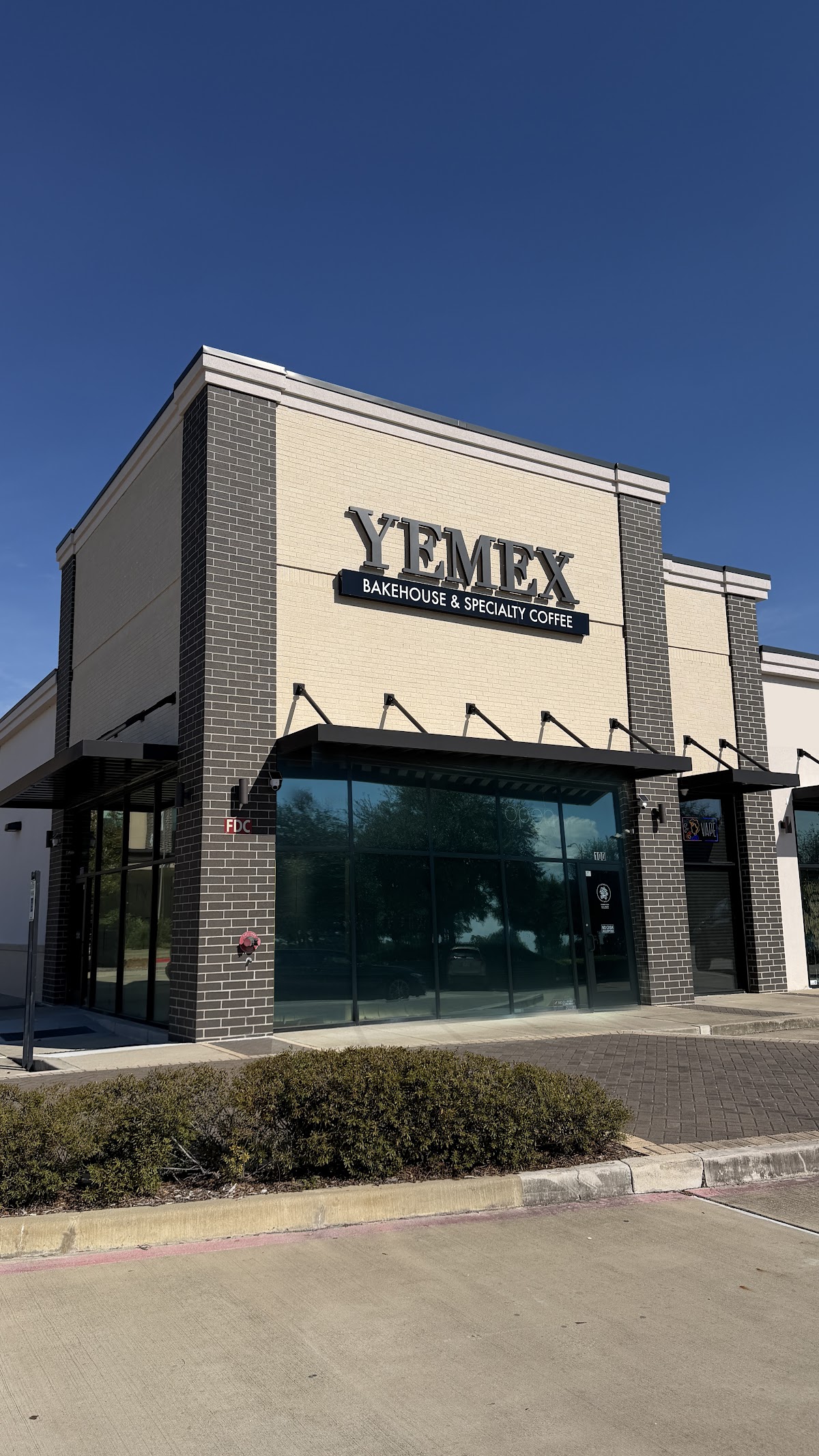 Yemex - Bakehouse & Specialty Coffee interior