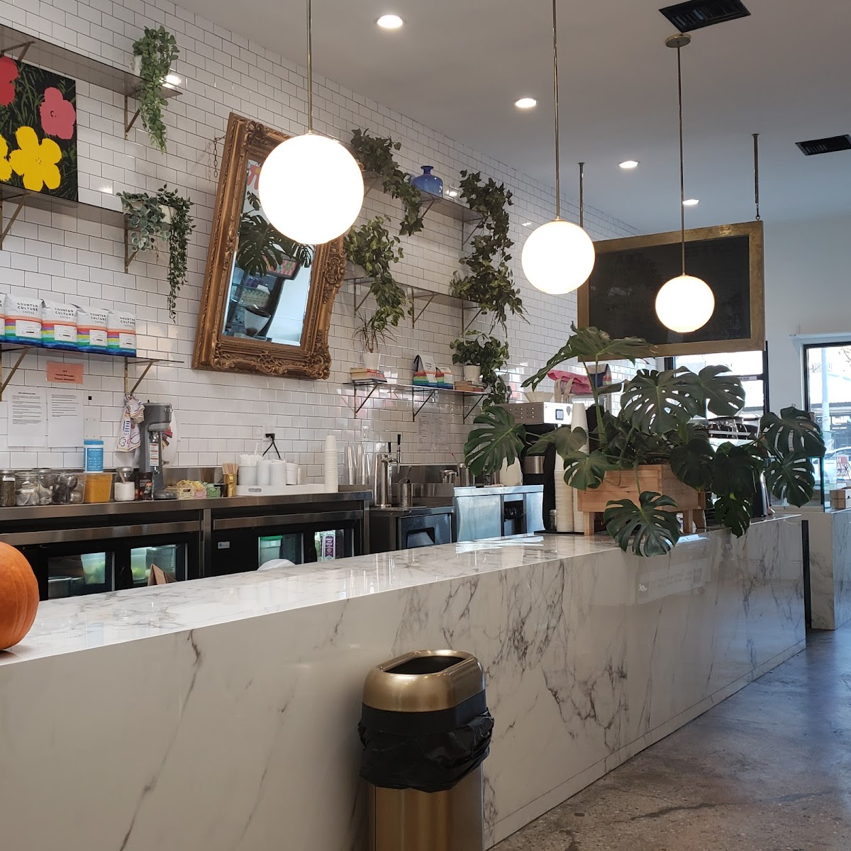 Mavro Kafe interior