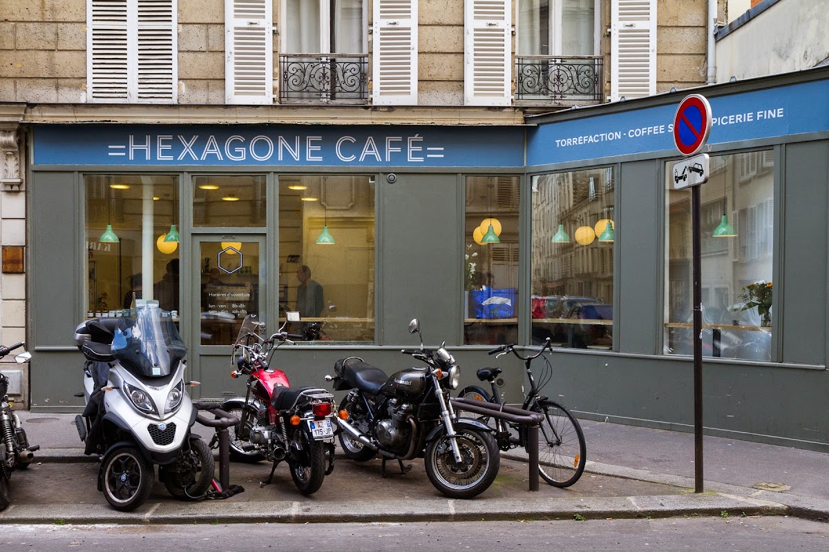 Hexagone Café interior