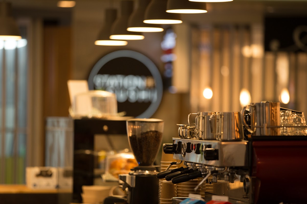 Hinnawi Bros Bagel and Cafe interior