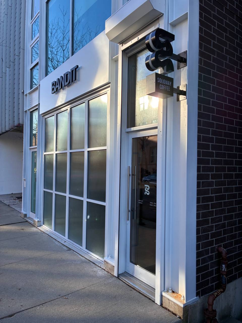 SOLOWAY COFFEE BUCKTOWN interior