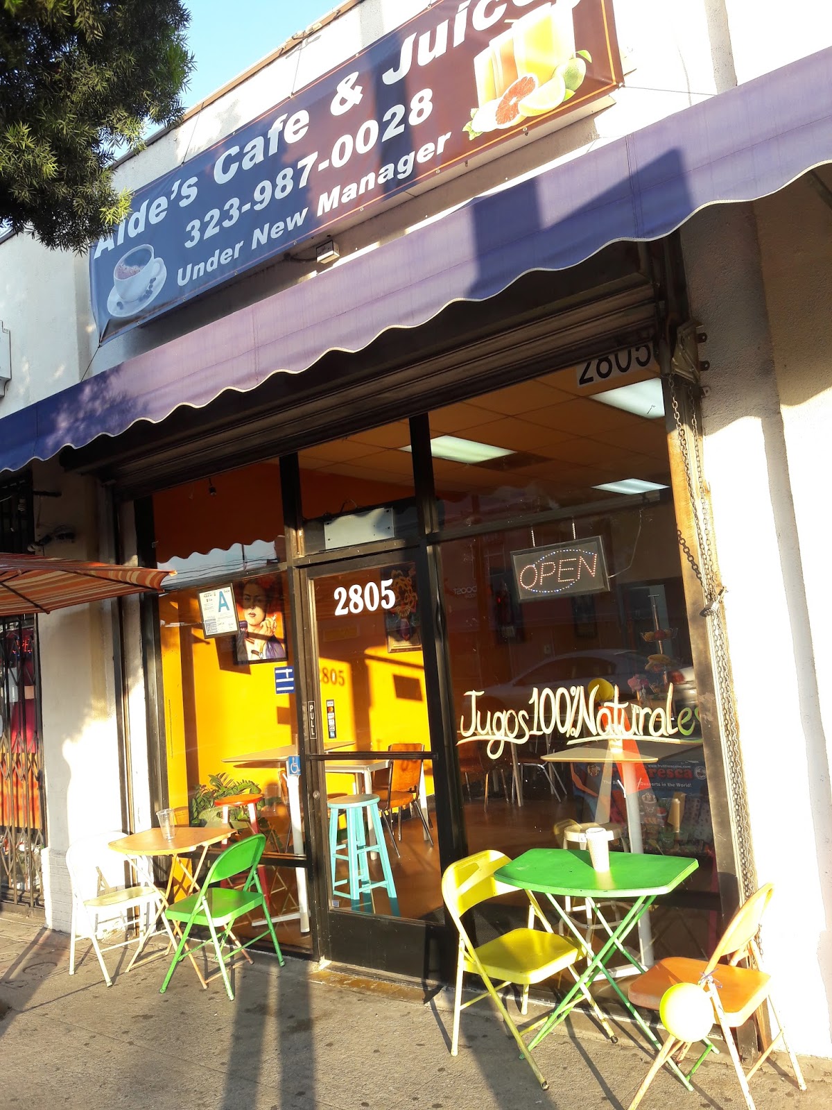 Aide's Café and Juices interior
