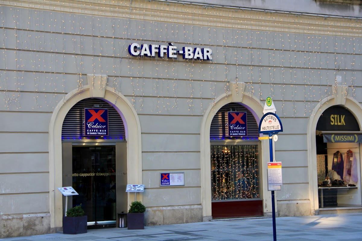 X-Celsior Caffe-Bar interior