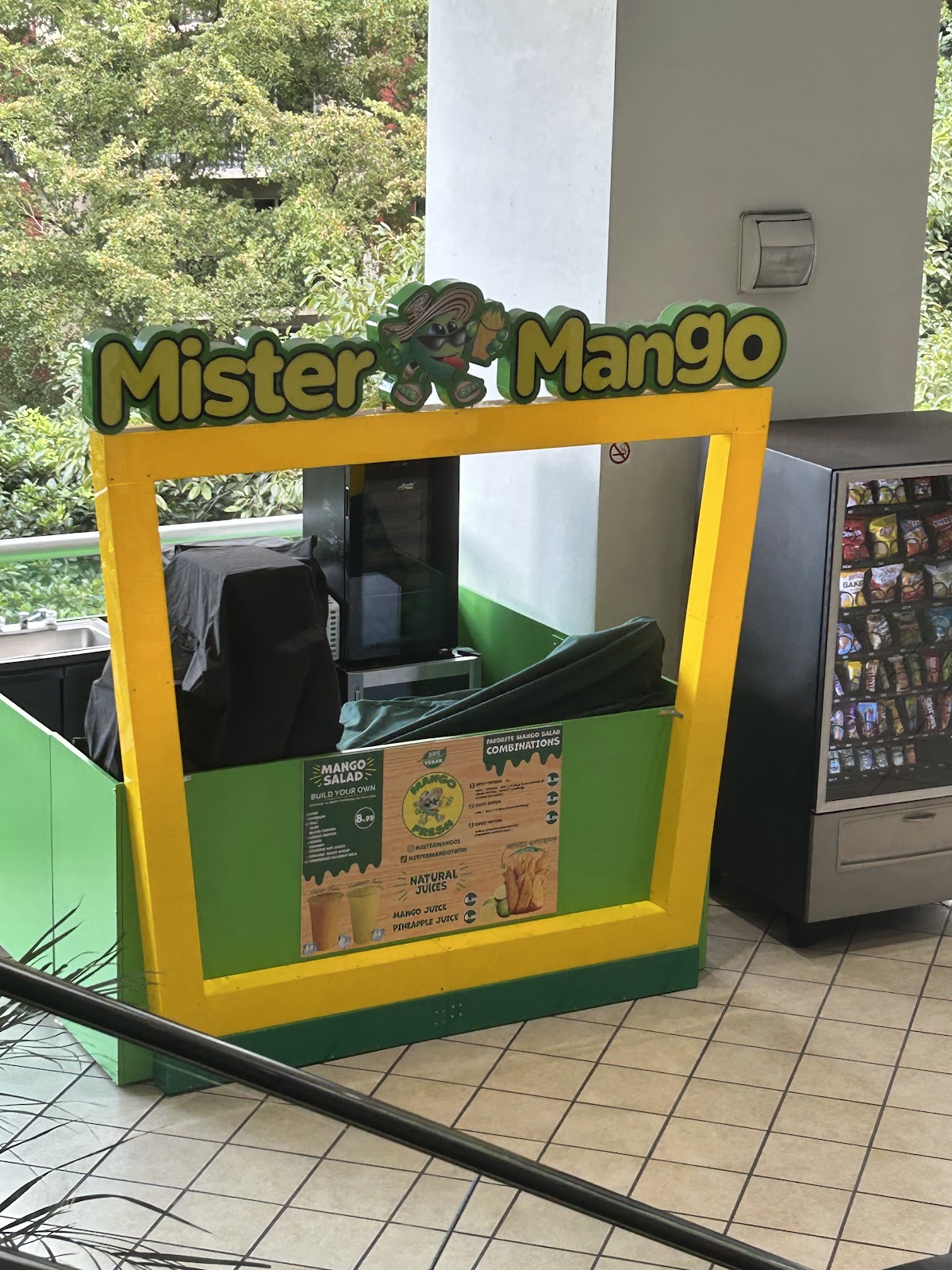 Mister Mango interior