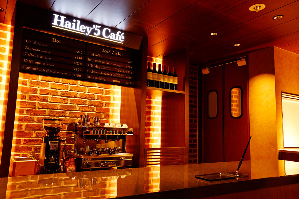 Hailey5Cafe - Ikebukuro interior