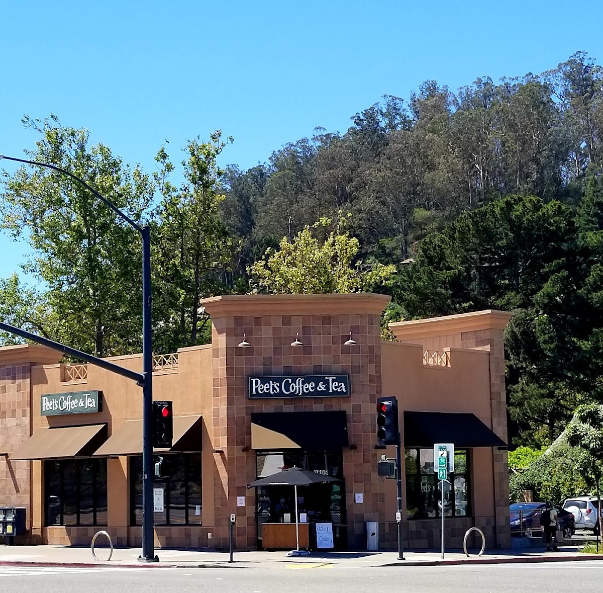 Peet's Coffee interior