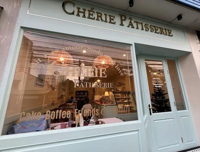 cherie patisserie interior