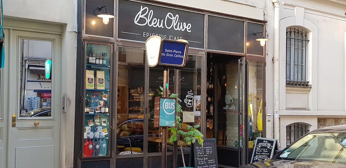 Bleu Olive interior