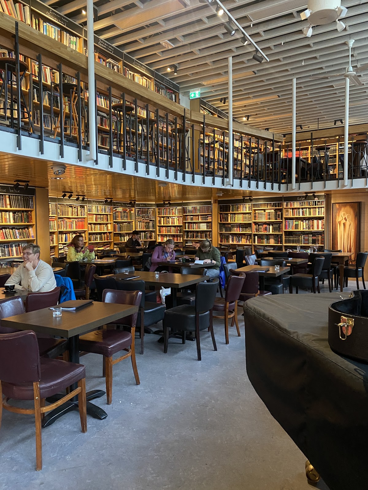 Rúblan bókakaffi interior