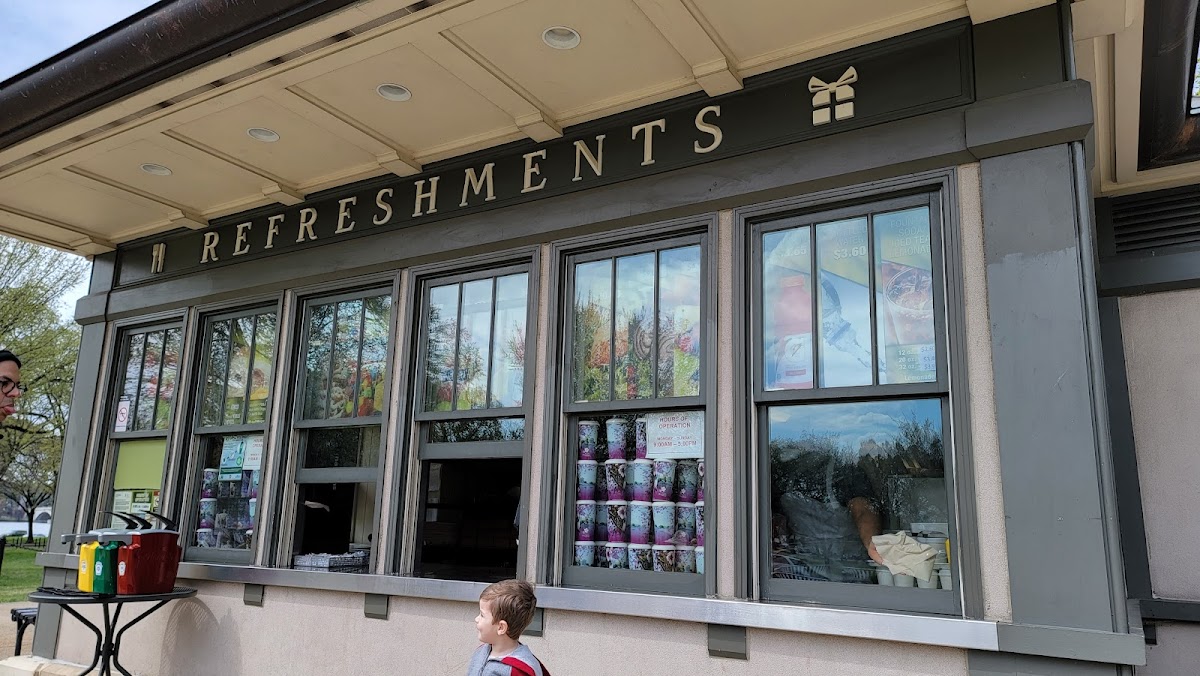 Lincoln Retail Refreshments and Gift Shop interior